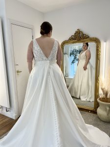 d3534 essense of australia mikado plunge curve gown plus size bridal london flattering dress for curves 