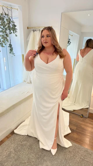 This stunning gown is part of our sale tomorrow.. only 2 spaces left! Book now via our website 🤍✨