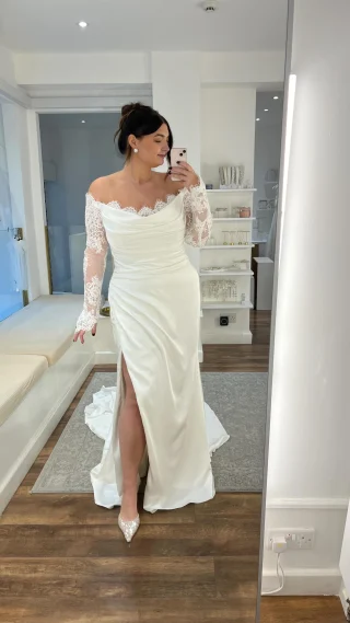 Which gown from @justinalexander would you choose? 🤍✨
Plus size bridal | mid size bridal | bride to be | Justin Alexander London